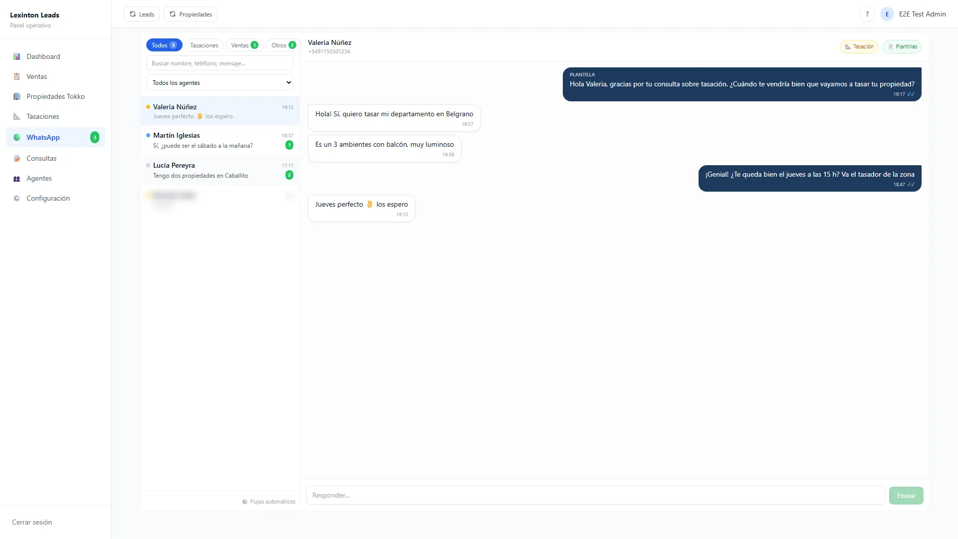 Bandeja de WhatsApp del CRM: lista de conversaciones con pestañas Todos, Tasaciones, Ventas y Otros, y una conversación abierta.